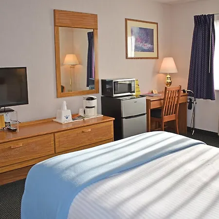 Americas Best Value Inn & Suites - Tahquamenon Country-3