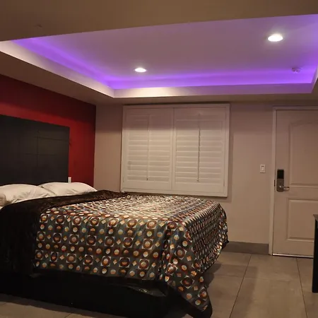 Clover Motel-2