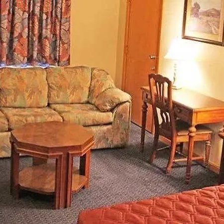 Iron Road Inn-3