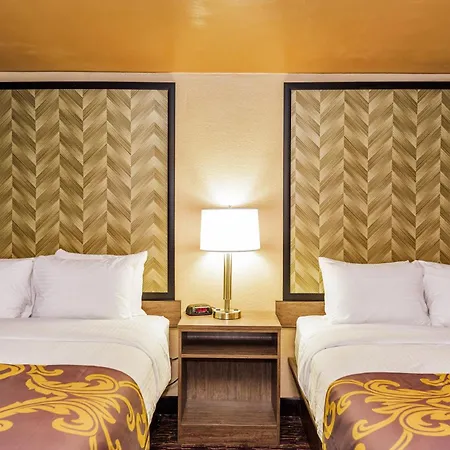 Aarya Hotel By Niagara Fashion Outlets-3