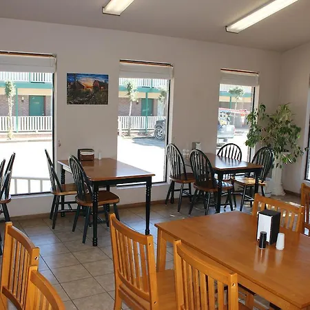 Oak Hill Inn And Suites-3