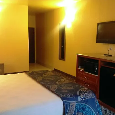 Hiway Inn Express & Suites-3