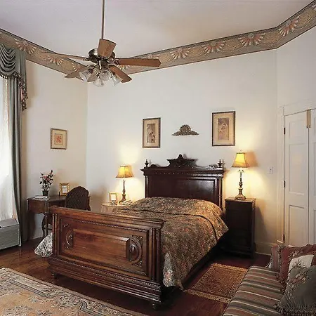 Hubbard Mansion B And B-3