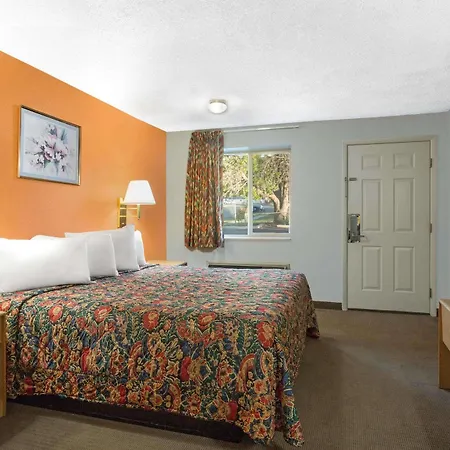 Knights Inn At Cedar City-3