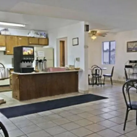 Bridgeway Inn & Suites-3