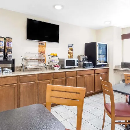 Microtel Inn & Suites By Wyndham Green Bay-3