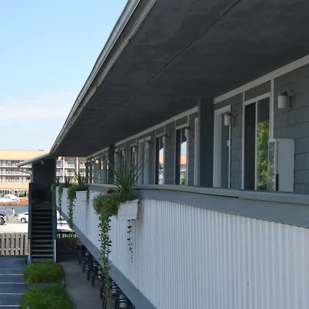 The Ship Motel-2