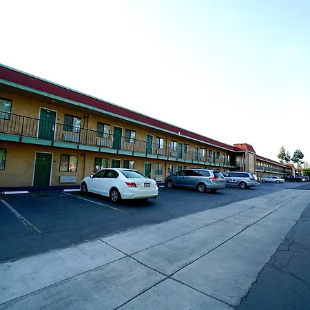 Ambassador Inn Fresno-2