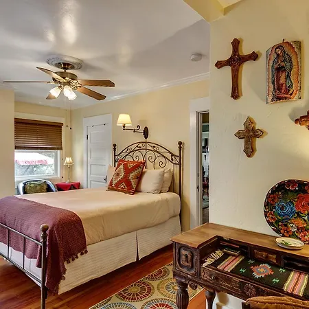 Hillcrest House Bed & Breakfast-2