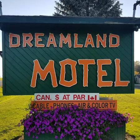 Dreamland Motel-2