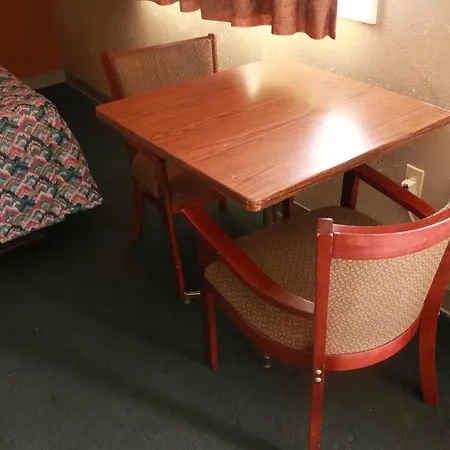 Country Club Motel-2