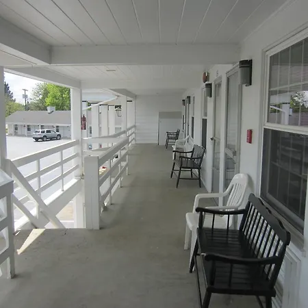 Colony Motel Jamestown-3