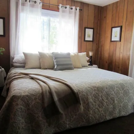 The Red Rooster Lodge-2