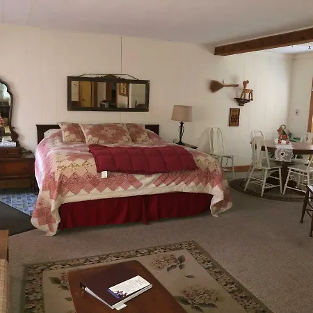 Thunder Valley Inn Farmstead Bed & Breakfast-3