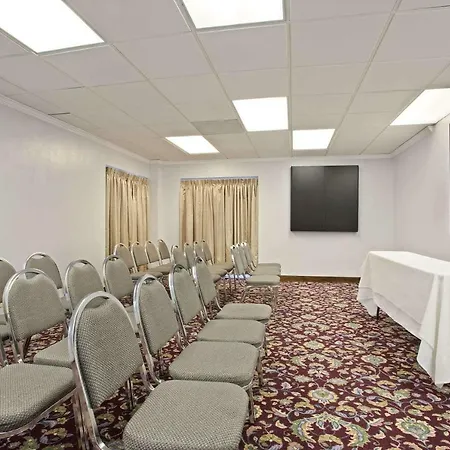 Baymont By Wyndham Tampa Near Busch Gardens-2