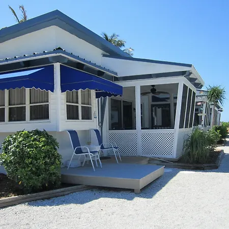 Tropical Winds Beachfront Motel And Cottages-2