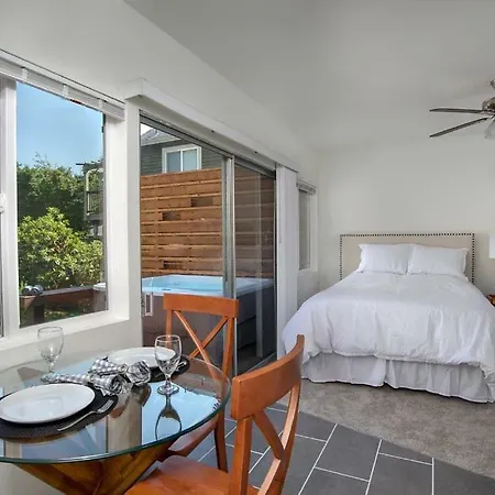 Mother In Law Suite With Private Hot Tub--Downtown-2