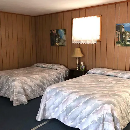 Showboat Motel Restaurant & Bar-3