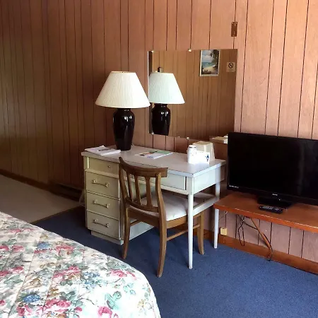 Showboat Motel Restaurant & Bar-2