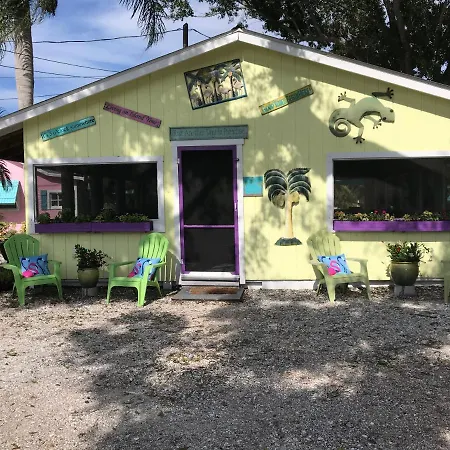 Pelican Island Cottages-2