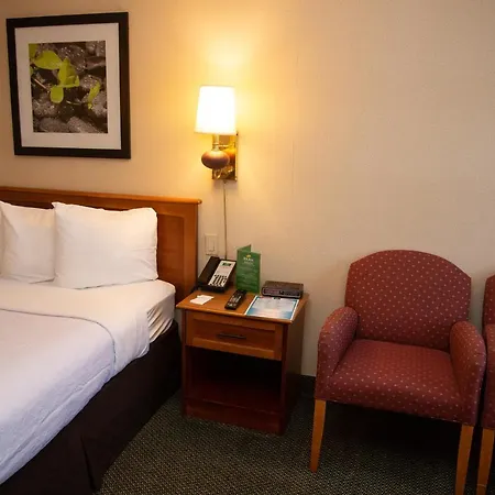 Holiday Lodge Hotel And Conference Center-3