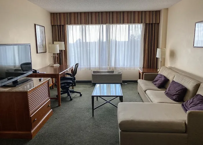 Ramada By Wyndham Englewood Hotel & Suites