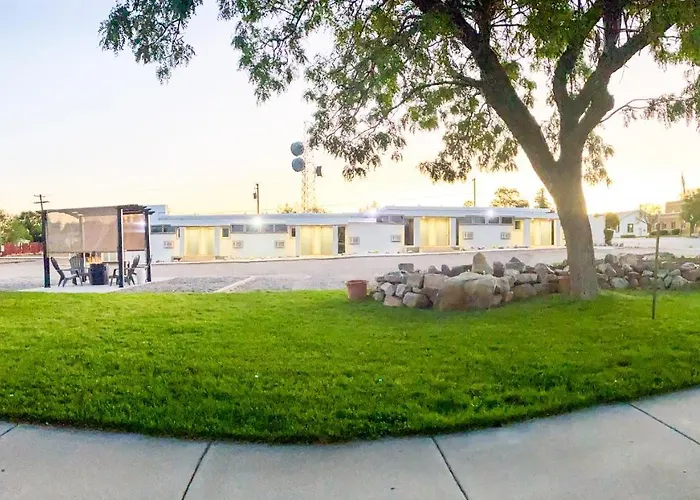 Blue Sage Inn & Suites