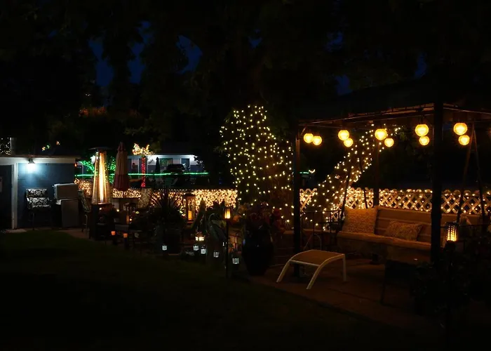 Holiday Lodge Motel