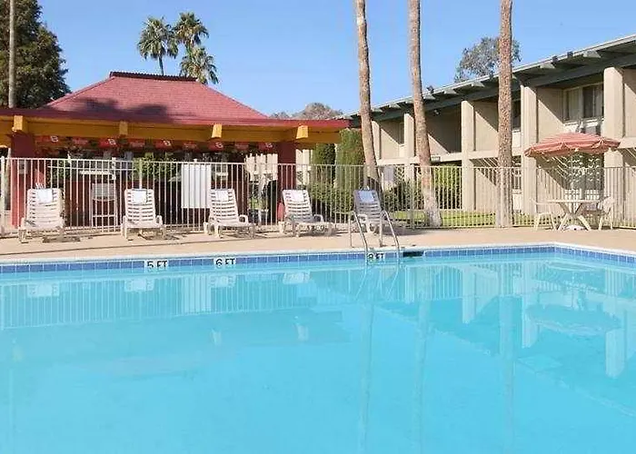 Days Inn At Scottsdale/Fashion Square Resort