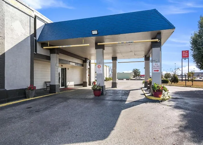 Econo Lodge Inn & Suites