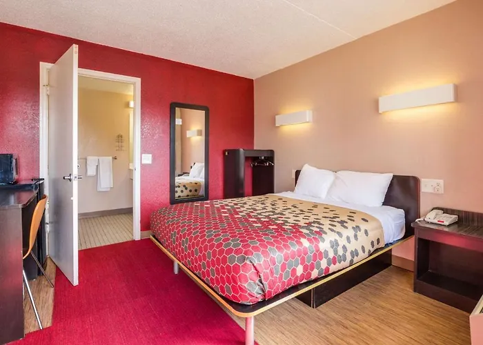 Econo Lodge Inn & Suites Terre Haute, United States
