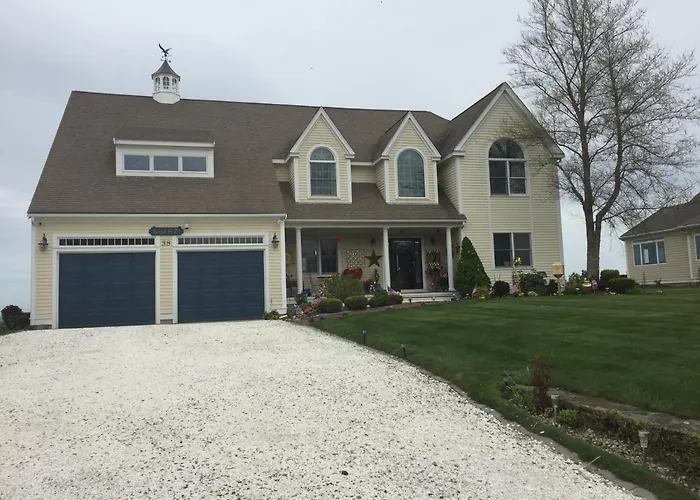 Inn 38 Oak Bluff Circle
