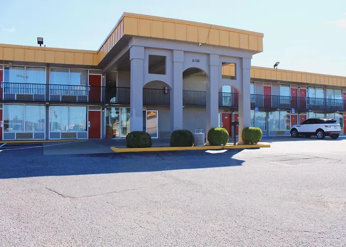 Econo Lodge West I-24