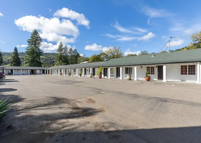 Vineyard Valley Inn