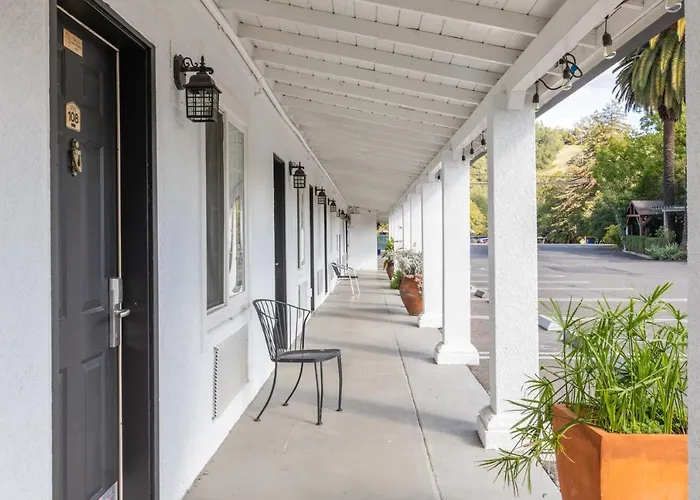 Vineyard Valley Inn