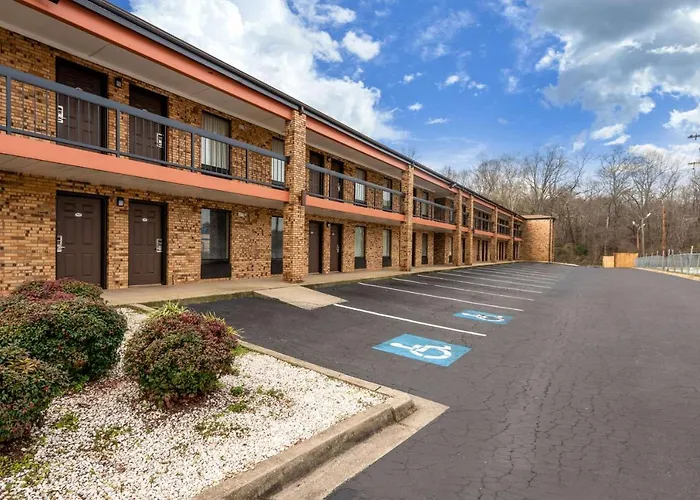 Econo Lodge Inn & Suites