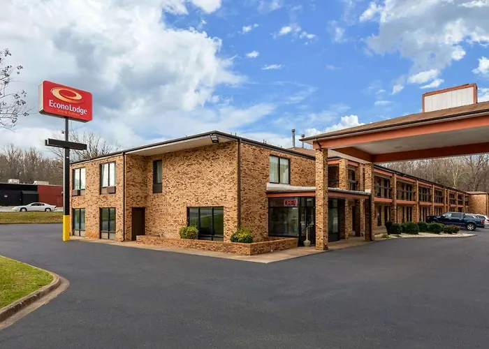 Econo Lodge Inn & Suites