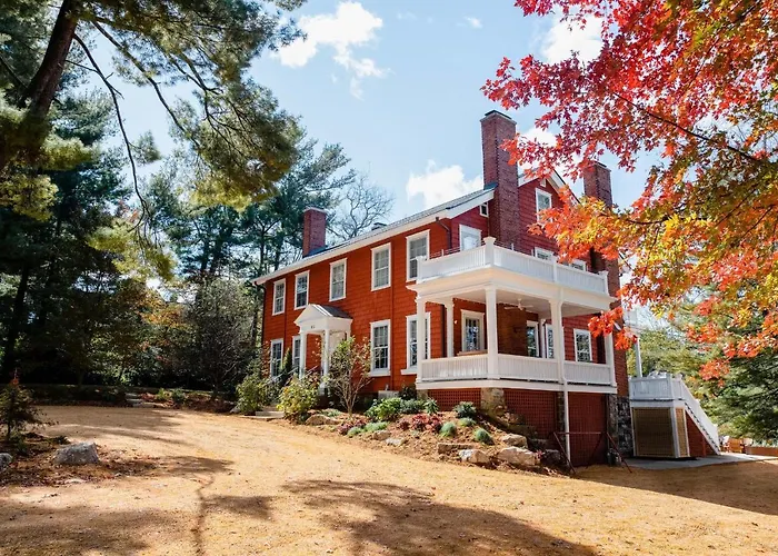The Applewood Manor