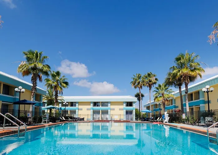 Garnet Inn & Suites,