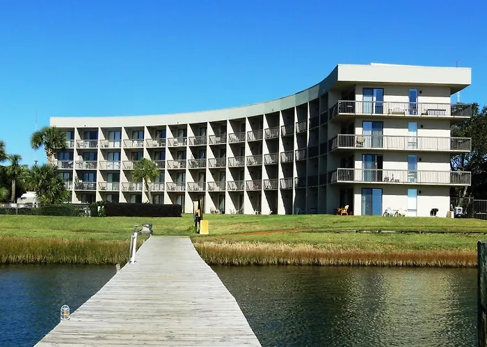 Pirates Bay Guest Chambers And Marina