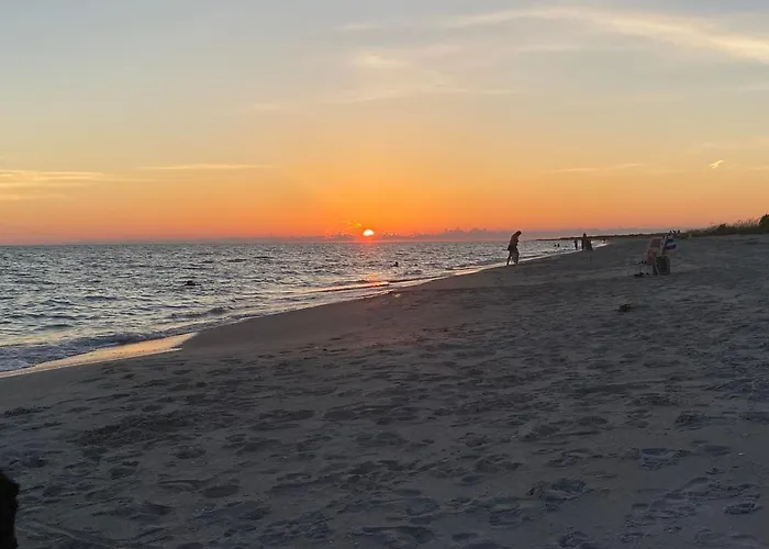 Tropical Winds Beachfront And Cottages