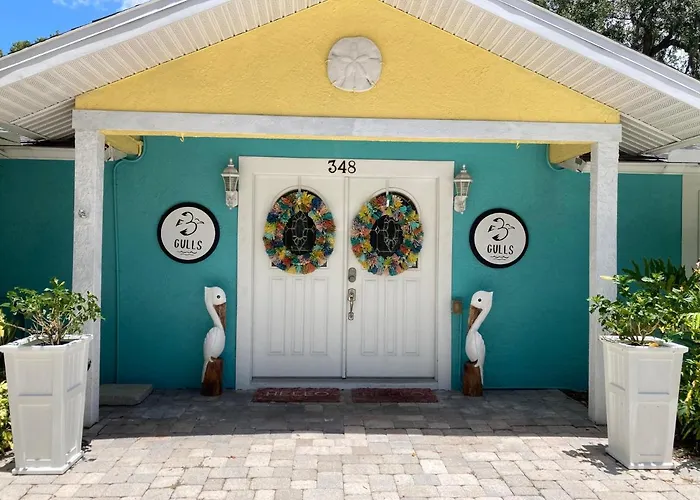 3Gulls Inn Ozona-Boutique Hotel-Steps From Restaurants & Brewery-Swimspa Pool-Pet Friendly Palm Harbor, United States