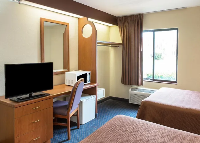 Travelodge By Wyndham Fort Myers Airport, United States
