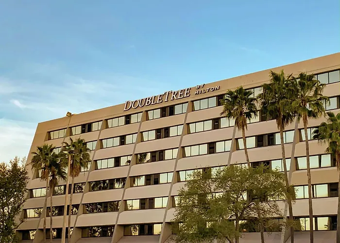 Doubletree By Hilton Rocky Point Waterfront
