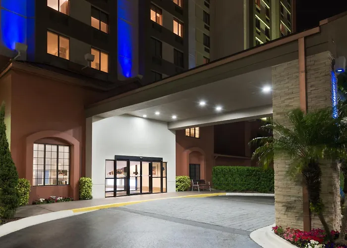 Holiday Inn Express & Suites - Nearest Universal By Ihg