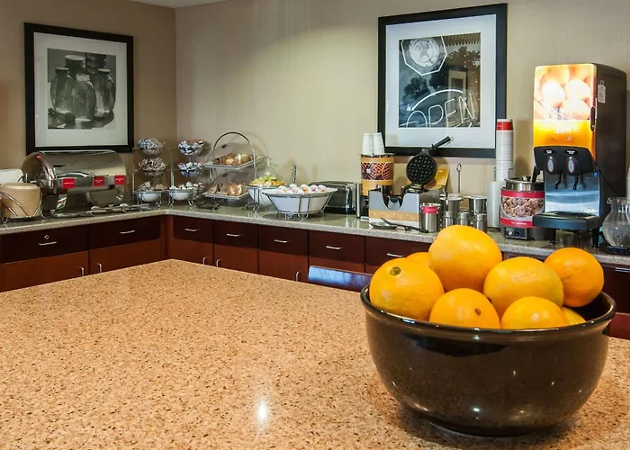 Hampton Inn - Airport