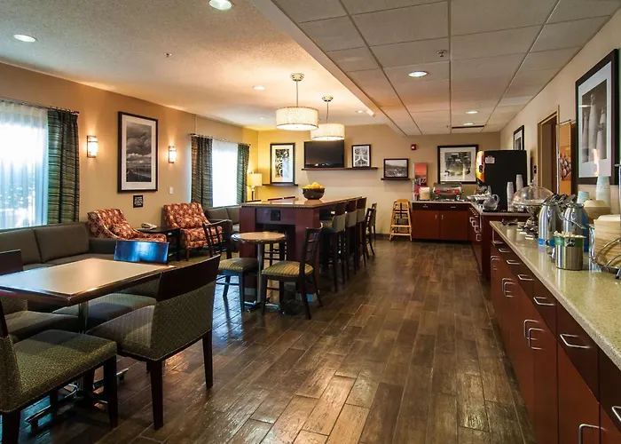 Hampton Inn - Airport