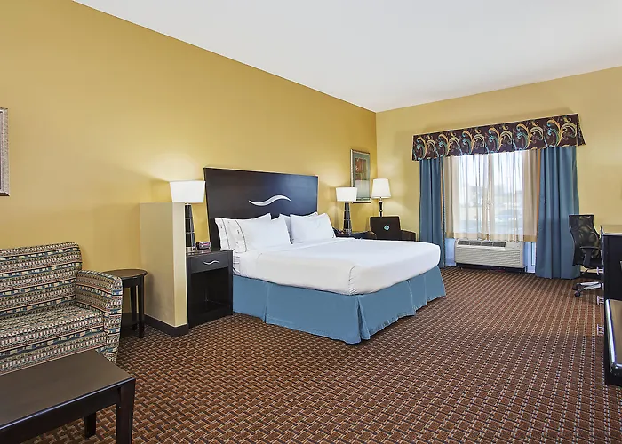 Holiday Inn Express & Suites Central By Ihg