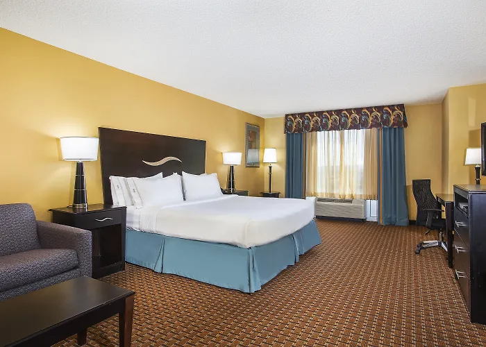 Holiday Inn Express & Suites Central By Ihg