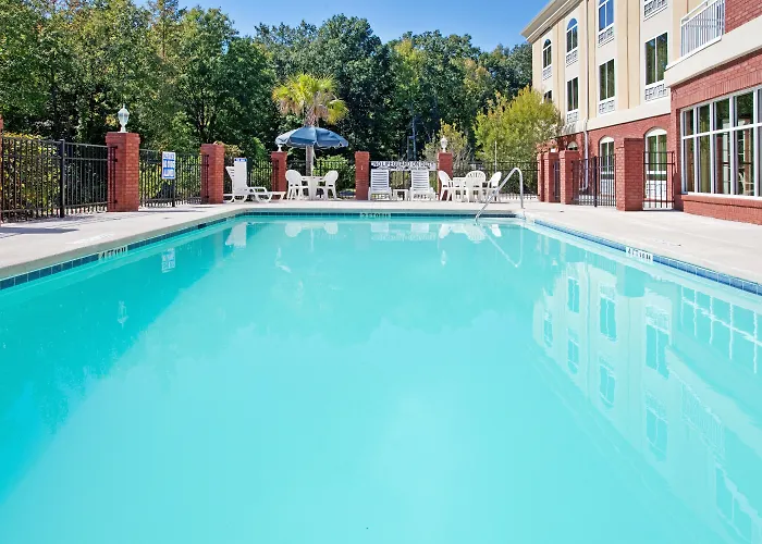 Holiday Inn Express & Suites Camden-I20